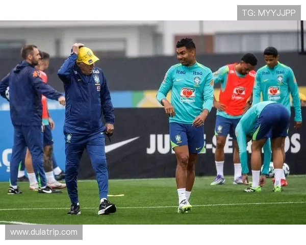 世界足球明星联队教练的战术智慧与球员培养之道探讨