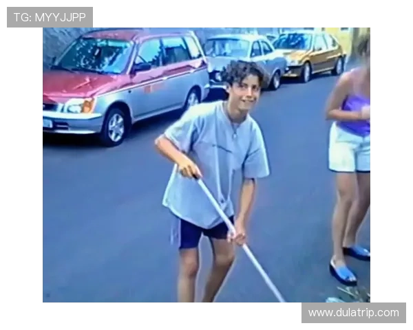 儿子眼中的足球明星父亲如何从辉煌走向被嫌弃的平凡生活