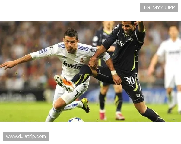 两大足球明星的巅峰对决与传奇人生的精彩瞬间